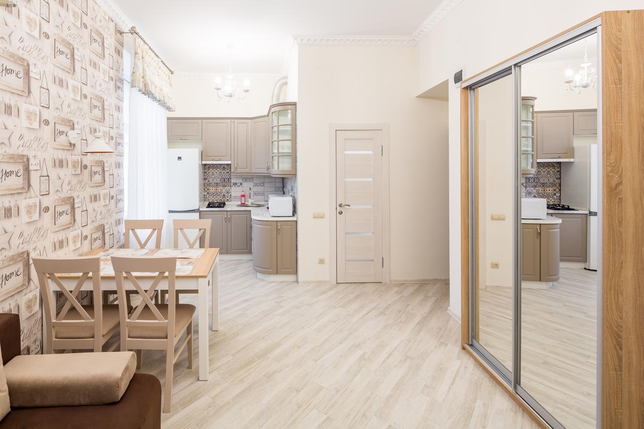 Leogrand Vip Apartments On Udatnogo 4 Lviv Exterior photo